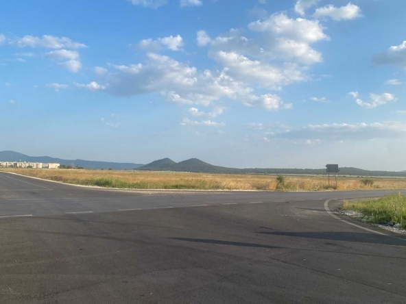 Парцел в с. Ведраре, Област Пловдив - 13300 кв.м за 4 €/кв.м - Снимка #1