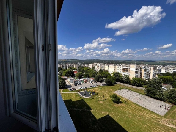 Двустаен апартамент в Разград, Бели Лом - 63 кв.м за 1134 €/кв.м - Снимка #1