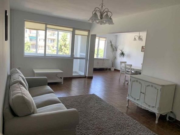 Дава се под наем Тристаен апартамент в София, Бъкстон - 130 кв.м за 675 € - Снимка #1