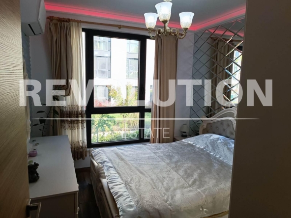 Дава се под наем Тристаен апартамент в Варна, Център - 80 кв.м за 1200 € - Снимка #1