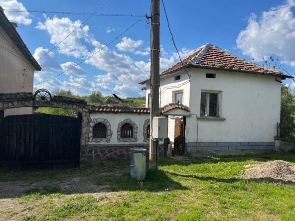 Къща в с. Писарово, Област Плевен - 150 кв.м за 238 €/кв.м - Снимка #1