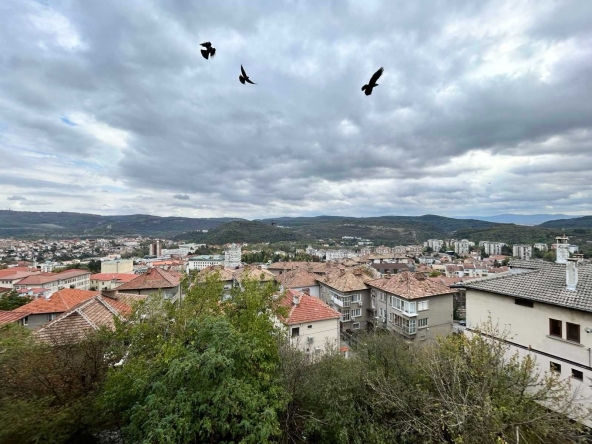 Тристаен апартамент в Велико Търново, Акация - 135 кв.м за 1052 €/кв.м - Снимка #1