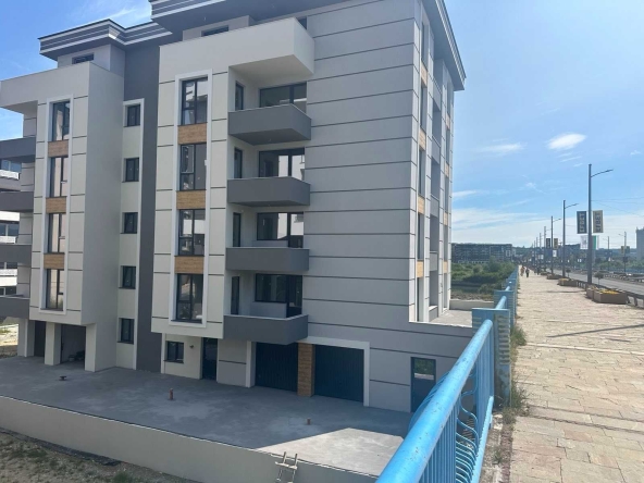 Тристаен апартамент в Кърджали, Възрожденци - 97 кв.м за 831 €/кв.м - Снимка #1