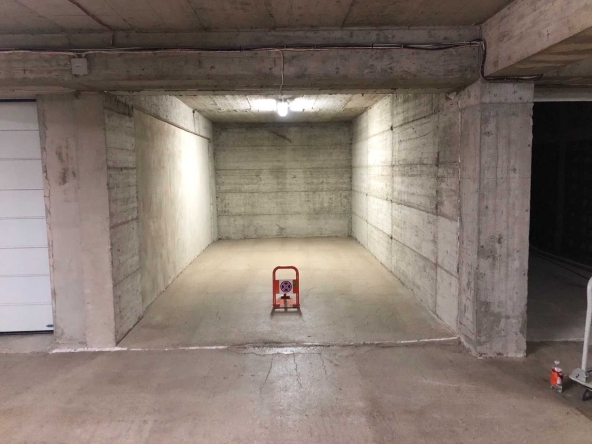 Дава се под наем Гараж / Паркомясто в Варна, Базар Левски - 22 кв.м за 127.5 € - Снимка #1