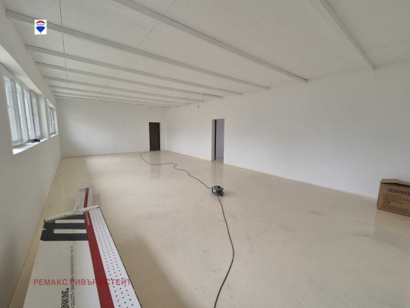 Дава се под наем Промишлена сграда в с. Смирненски, Област Русе - 365 кв.м за 1000 € - Снимка #1