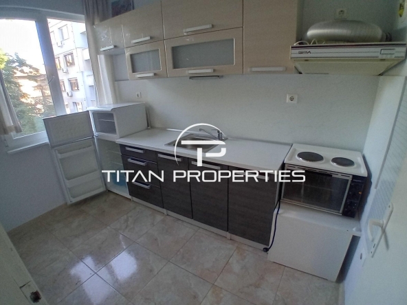 Дава се под наем Тристаен апартамент в Пловдив, Център - 98 кв.м за 425 € - Снимка #1