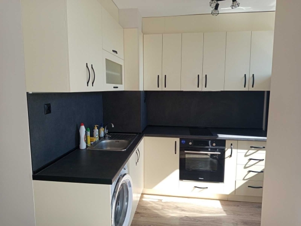 Дава се под наем Двустаен апартамент в Казанлък - 65 кв.м за 306 € - Снимка #1