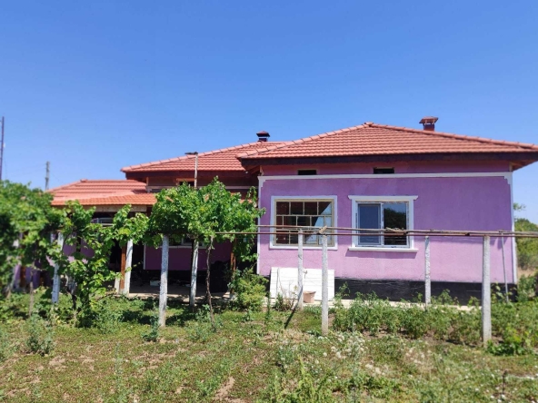 Къща в с. Спасово, Област Добрич - 100 кв.м за 600 €/кв.м - Снимка #1