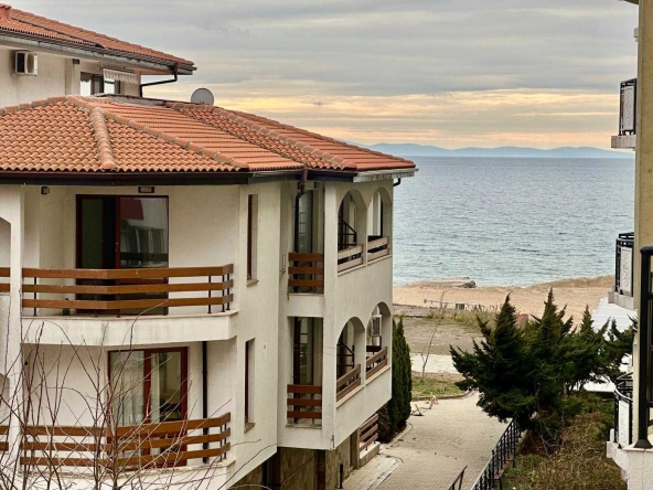 Двустаен апартамент в к.к. Елените - 65 кв.м за 1122 €/кв.м - Снимка #1