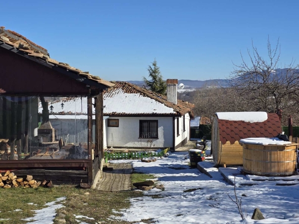 Къща в с. Изгрев, Област Сливен - 200 кв.м за 745 €/кв.м - Снимка #1