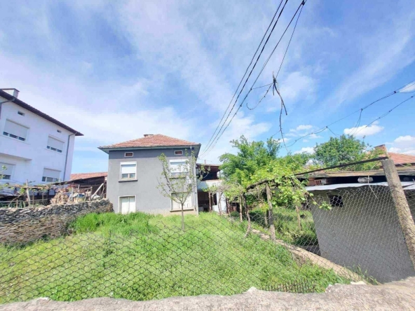 Къща в Луковит - 130 кв.м за 424 €/кв.м - Снимка #1