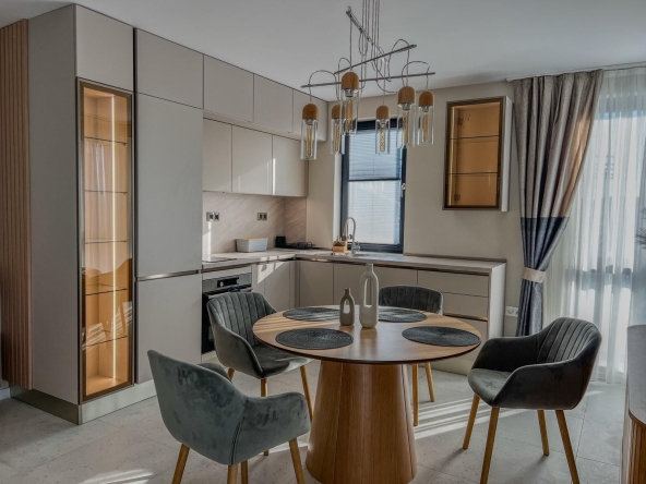 Дава се под наем Тристаен апартамент в Пловдив, Остромила - 120 кв.м за 850 € - Снимка #1