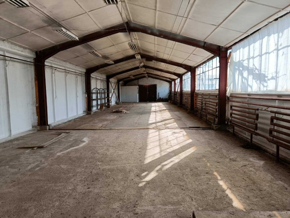 Промишлена сграда в Казанлък - 1200 кв.м за 305 €/кв.м - Снимка #1