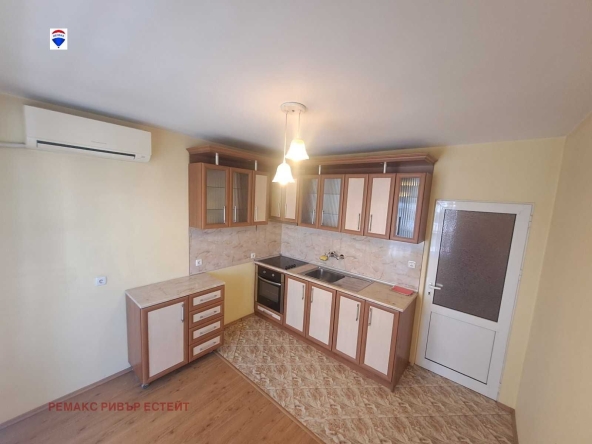 Дава се под наем Тристаен апартамент в Русе, Хъшове - 100 кв.м за 357 € - Снимка #1