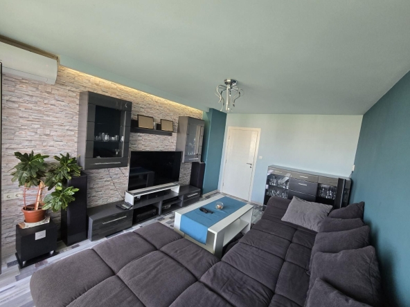 Дава се под наем Тристаен апартамент в Бургас, Братя Миладинови - 100 кв.м за 816 € - Снимка #1