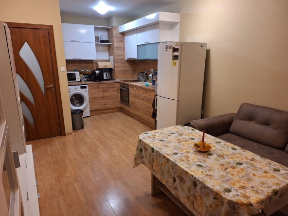 Дава се под наем Двустаен апартамент в Бургас, Славейков - 60 кв.м за 459 € - Снимка #1