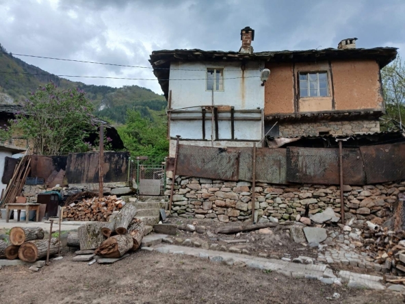 Къща в с. Нареченски бани, Област Пловдив - 70 кв.м за 510 €/кв.м - Снимка #1