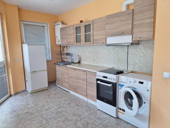 Дава се под наем Тристаен апартамент в Русе, Център - 75 кв.м за 306 € - Снимка #1