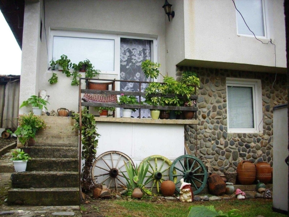 Къща в с. Горна Вереница, Област Монтана - 110 кв.м за 1091 €/кв.м - Снимка #1