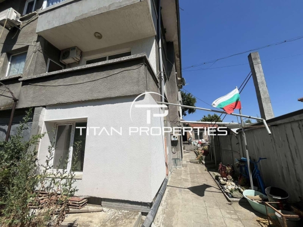 Етаж от къща в Айтос - 68 кв.м за 956 €/кв.м - Снимка #1