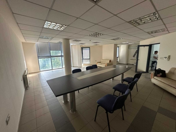 Дава се под наем Офис в Пловдив, Център - 160 кв.м за 918 € - Снимка #1