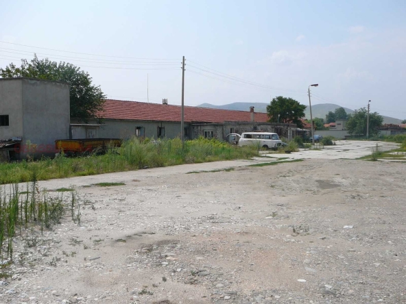 Дава се под наем Промишлена сграда в с. Ново село, Област Пловдив - 2000 кв.м за 1530 € - Снимка #1