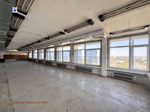 Дава се под наем Офис в Русе, Широк център - 200 кв.м за 663 € - Снимка #1