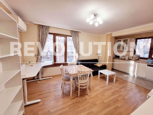 Дава се под наем Двустаен апартамент в Варна, Общината - 50 кв.м за 550 € - Снимка #1