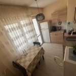 Дава се под наем Двустаен апартамент в Бургас, Славейков - 50 кв.м за 331.5 € - Снимка #1