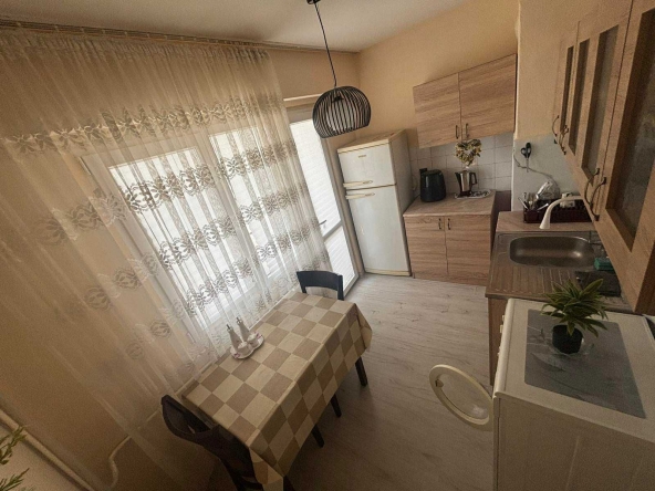 Дава се под наем Двустаен апартамент в Бургас, Славейков - 50 кв.м за 331.5 € - Снимка #1