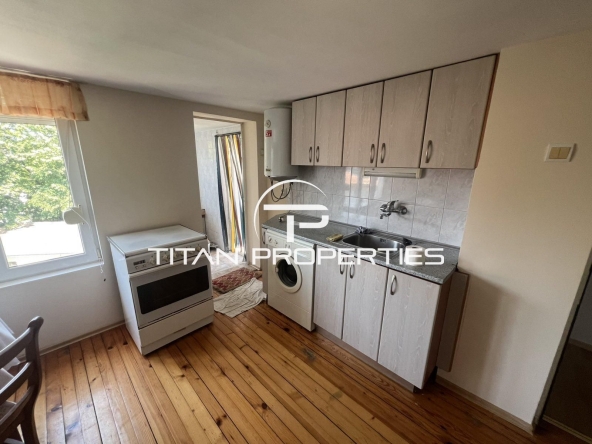 Дава се под наем Тристаен апартамент в Бургас, Център - 120 кв.м за 408 € - Снимка #1