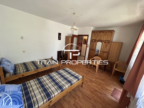 Дава се под наем Тристаен апартамент в Бургас, Център - 90 кв.м за 663 € - Снимка #1