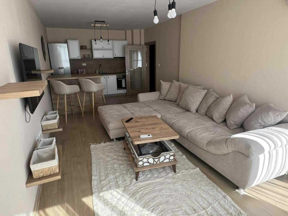 Дава се под наем Тристаен апартамент в Пловдив, Остромила - 100 кв.м за 612 € - Снимка #1