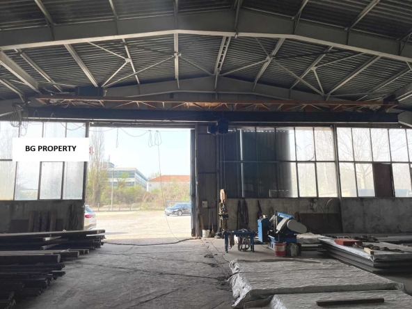 Дава се под наем Склад в София, Военна рампа - 700 кв.м за 2800 € - Снимка #1