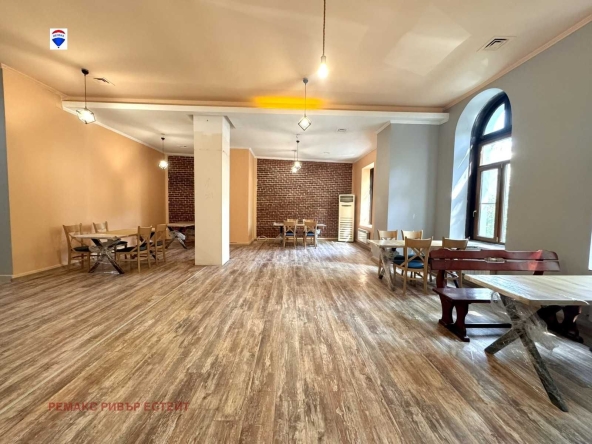 Дава се под наем Заведение в Русе, Център - 370 кв.м за 2550 € - Снимка #1