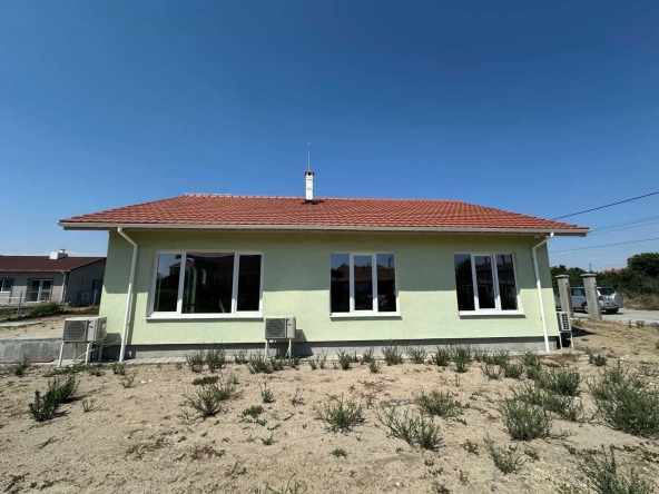 Къща в с. Граф Игнатиево, Област Пловдив - 130 кв.м за 2077 €/кв.м - Снимка #1