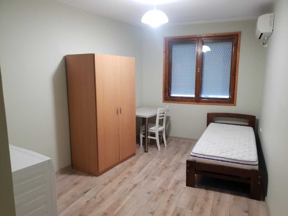 Дава се под наем Едностаен апартамент в Пловдив, Център - 30 кв.м за 153 € - Снимка #1