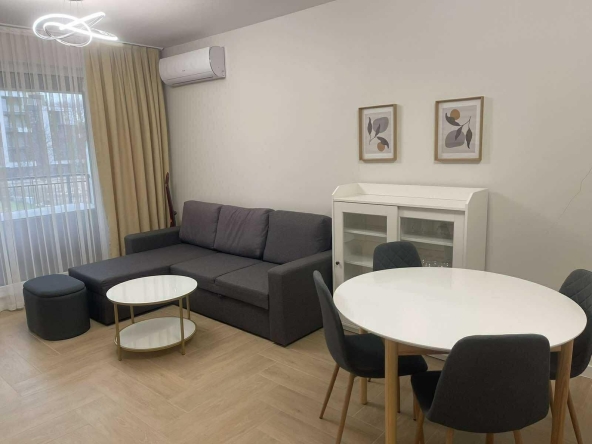 Дава се под наем Двустаен апартамент в к.к. Св.Св. Константин и Елена - 65 кв.м за 700 € - Снимка #1