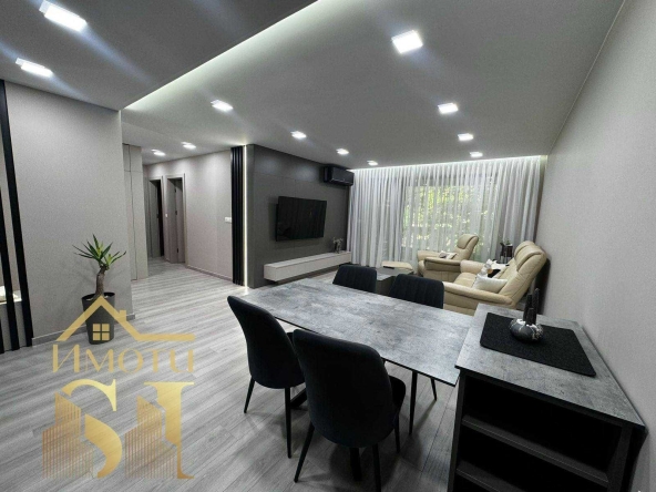 Дава се под наем Тристаен апартамент в Стара Загора, Център - 94 кв.м за 714 € - Снимка #1