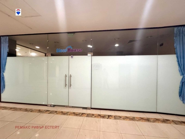 Дава се под наем Магазин в Русе, Център - 65 кв.м за 280.5 € - Снимка #1