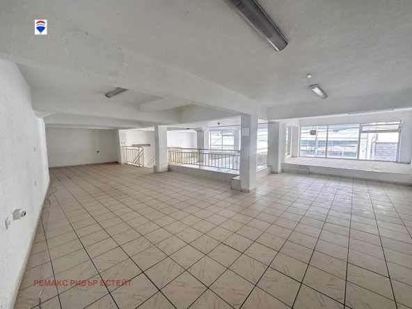 Дава се под наем Магазин в Русе, Център - 330 кв.м за 1275 € - Снимка #1