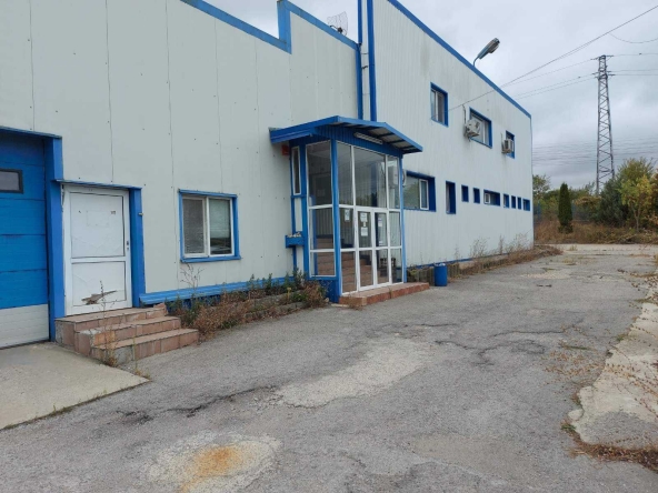 Промишлена сграда в Попово - 4500 кв.м за 159 €/кв.м - Снимка #1