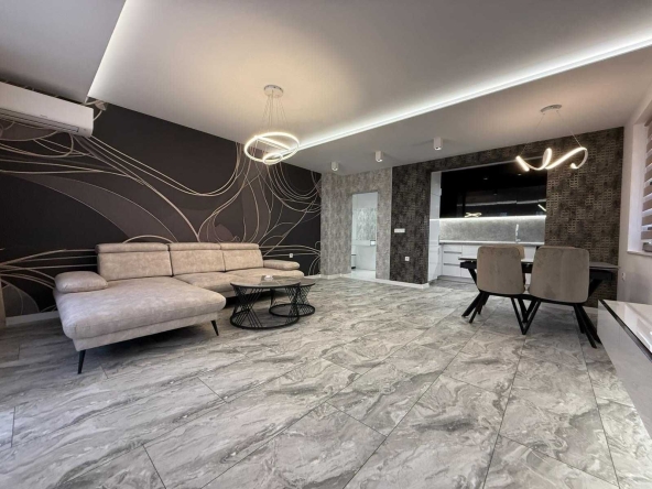 Тристаен апартамент в Пловдив, Остромила - 118 кв.м за 1907 €/кв.м - Снимка #1