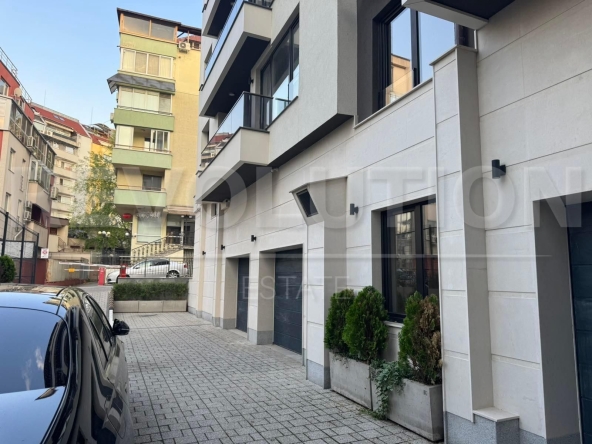 Тристаен апартамент в София, Лозенец - 90 кв.м за 4700 €/кв.м - Снимка #1