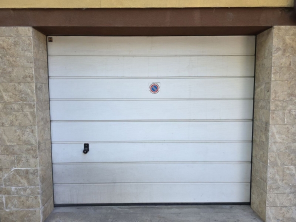 Дава се под наем Гараж / Паркомясто в София, Зона Б-18 - 32 кв.м за 204 € - Снимка #1