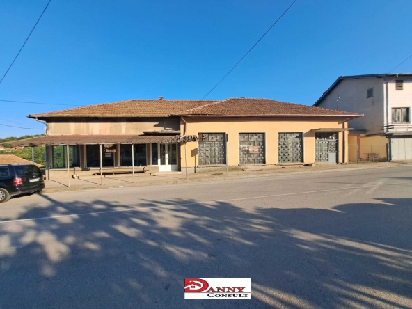 Промишлена сграда в Велико Търново, Акация - 532 кв.м за 77 €/кв.м - Снимка #1