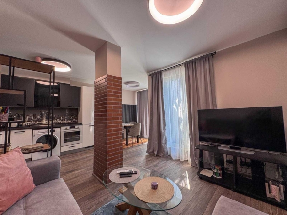 Дава се под наем Двустаен апартамент в Бургас, Център - 65 кв.м за 867 € - Снимка #1