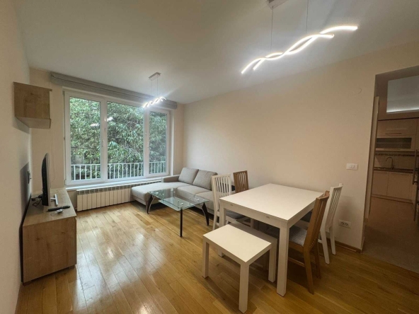 Четиристаен апартамент в София, Оборище - 86 кв.м за 16 €/кв.м - Снимка #1