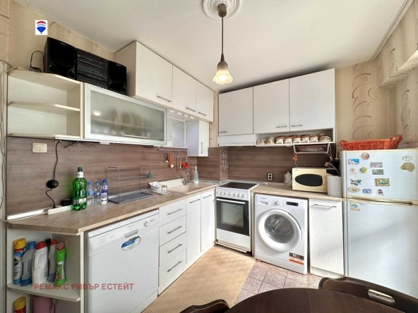 Тристаен апартамент в Русе, Здравец Изток - 80 кв.м за 1287 €/кв.м - Снимка #1