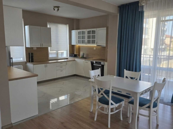 Дава се под наем Тристаен апартамент в Пловдив, Център - 130 кв.м за 714 € - Снимка #1